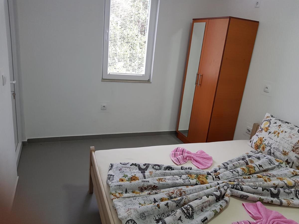 Apartmani Vila Ebra Утєха Екстер'єр фото